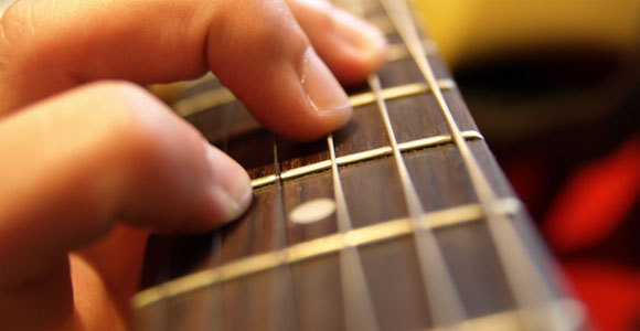 learn-to-play-guitar-featured-2